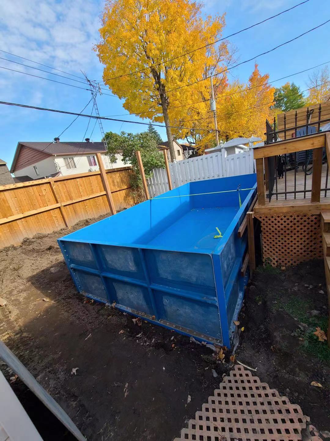 スイミングプールシェルの重量はいくらですか？