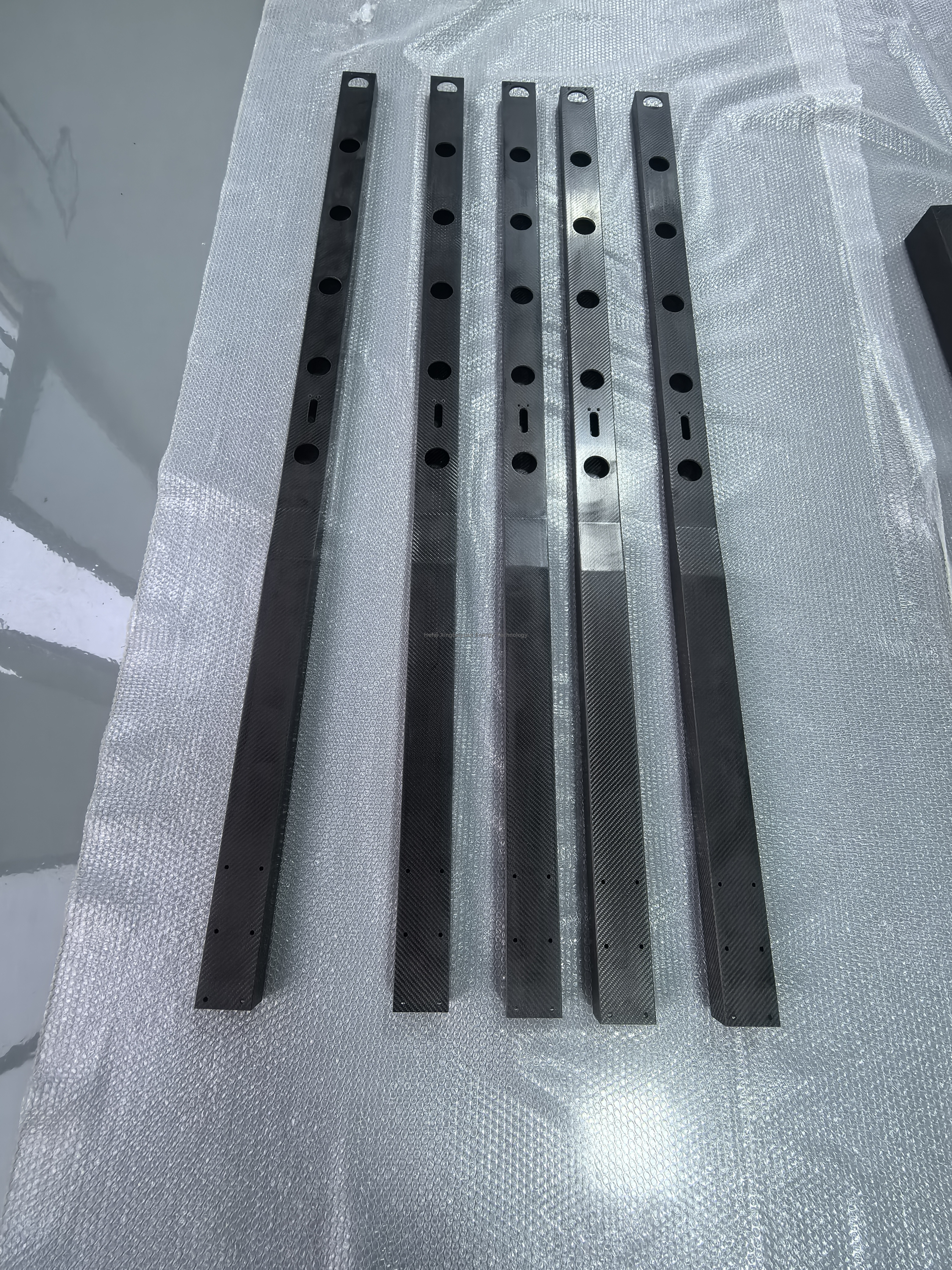 先進的なカーボンファイバーロボットアーム: 耐久性とインテリジェンスの強化