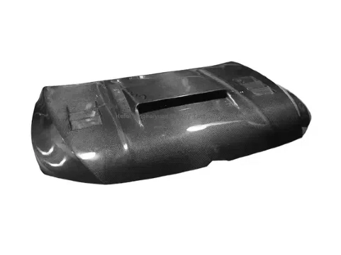 カスタムエクステリアキットは、高性能スポーツカーのパフォーマンスと外観をどのように高めますか？